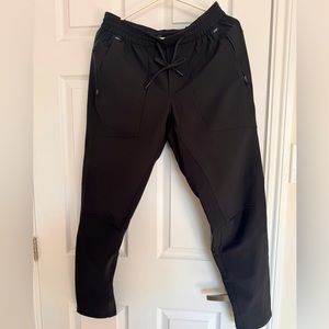 Lululemon men’s License to Train pant, size medium.